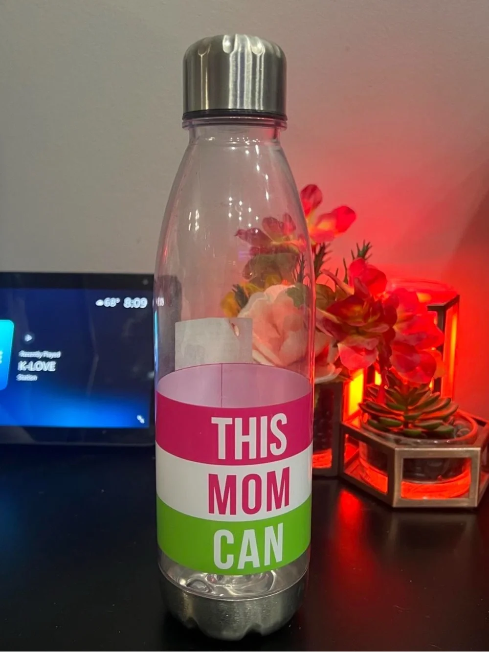 “This mom can” water bottle